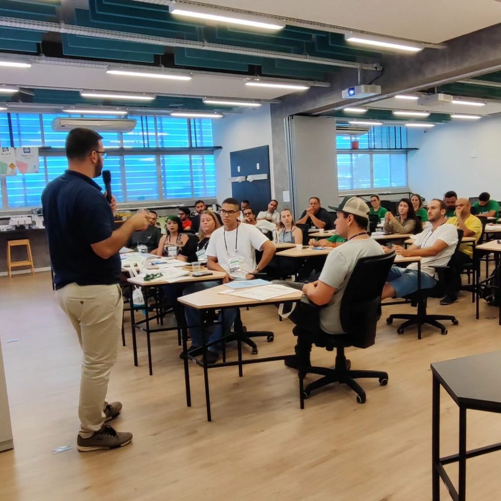 Palestra do Engenheiro Agrônomo Luciano Tartaro sobre conceitos fundamentais até técnicas avançadas de Hidroponia