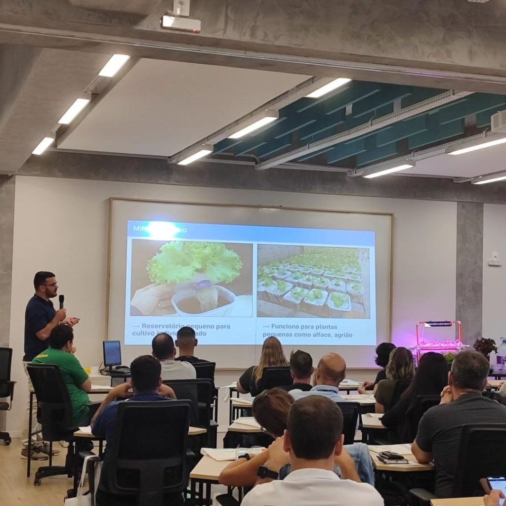 Palestra do Engenheiro Agrônomo Luciano Tartaro sobre conceitos fundamentais até técnicas avançadas de Hidroponia